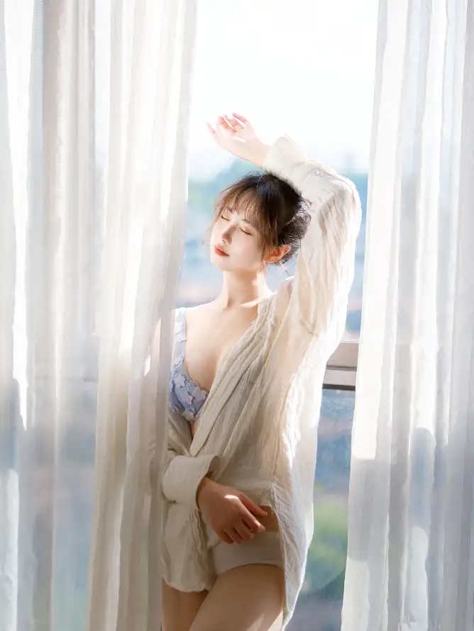 亚洲AV苍井空在线观看指南：回顾一代女神经典作品